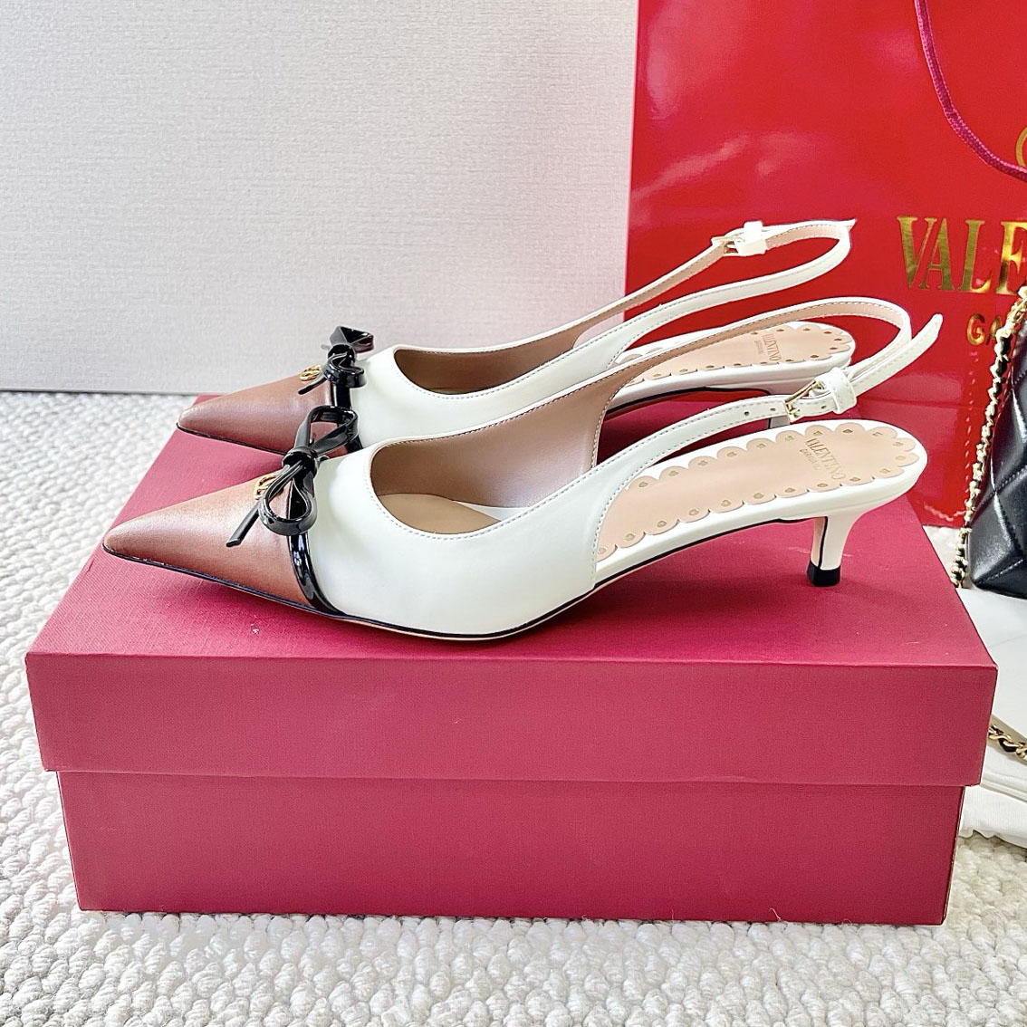 VT Pointed-Toe Bow High Heels DD25071930