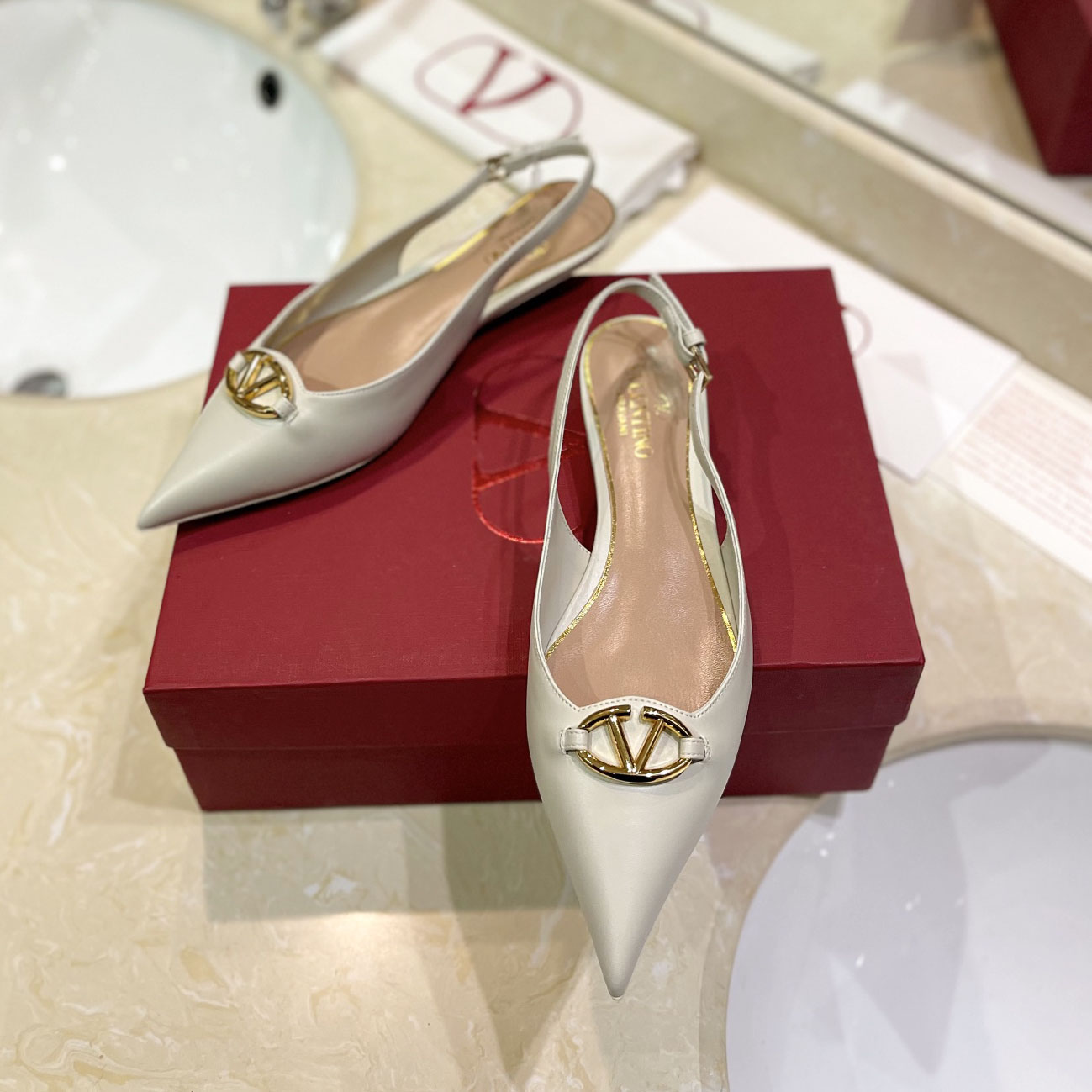 VT Signature Pointed Toe Sandals MS250422