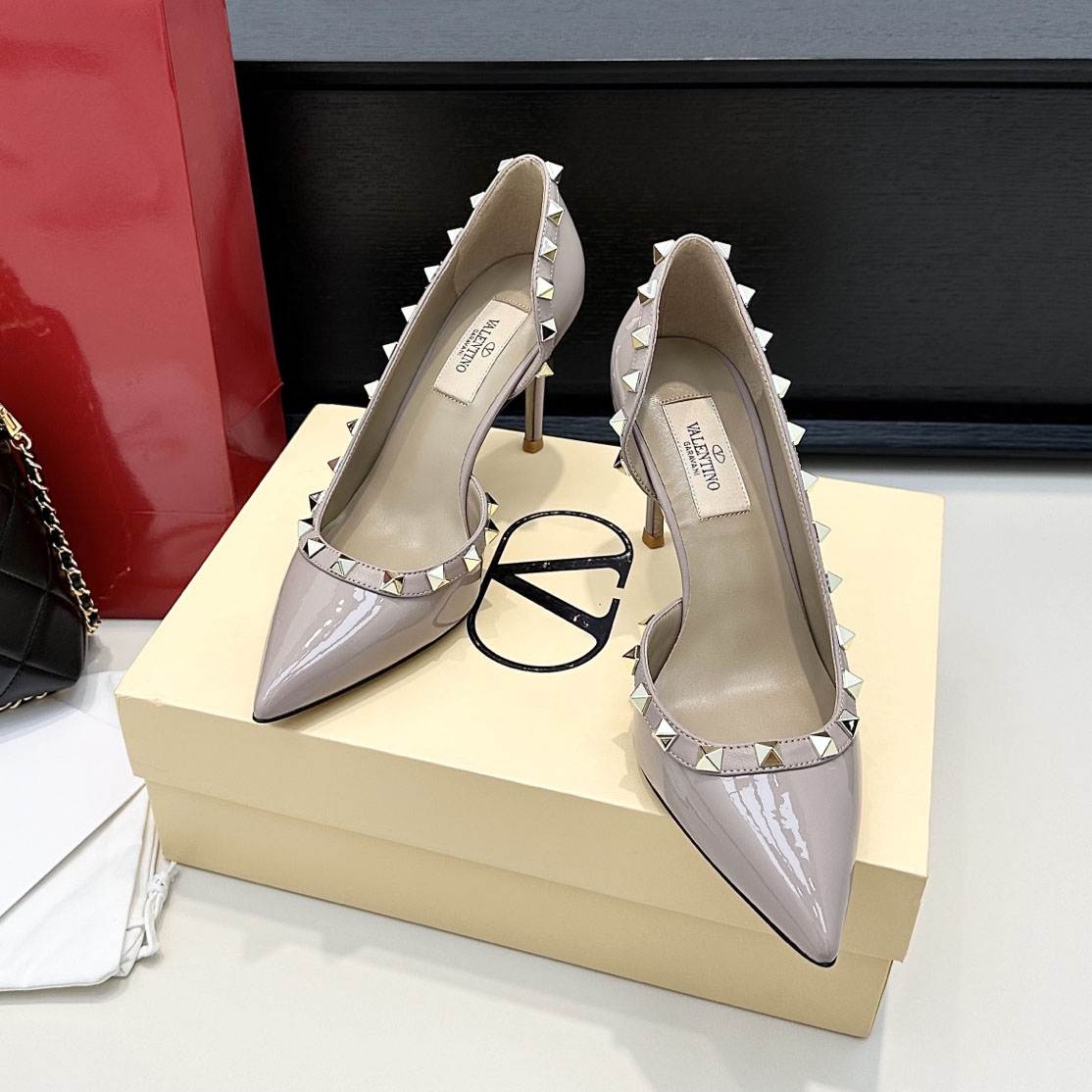 VT Pointed Rivet High Heels DD25071875