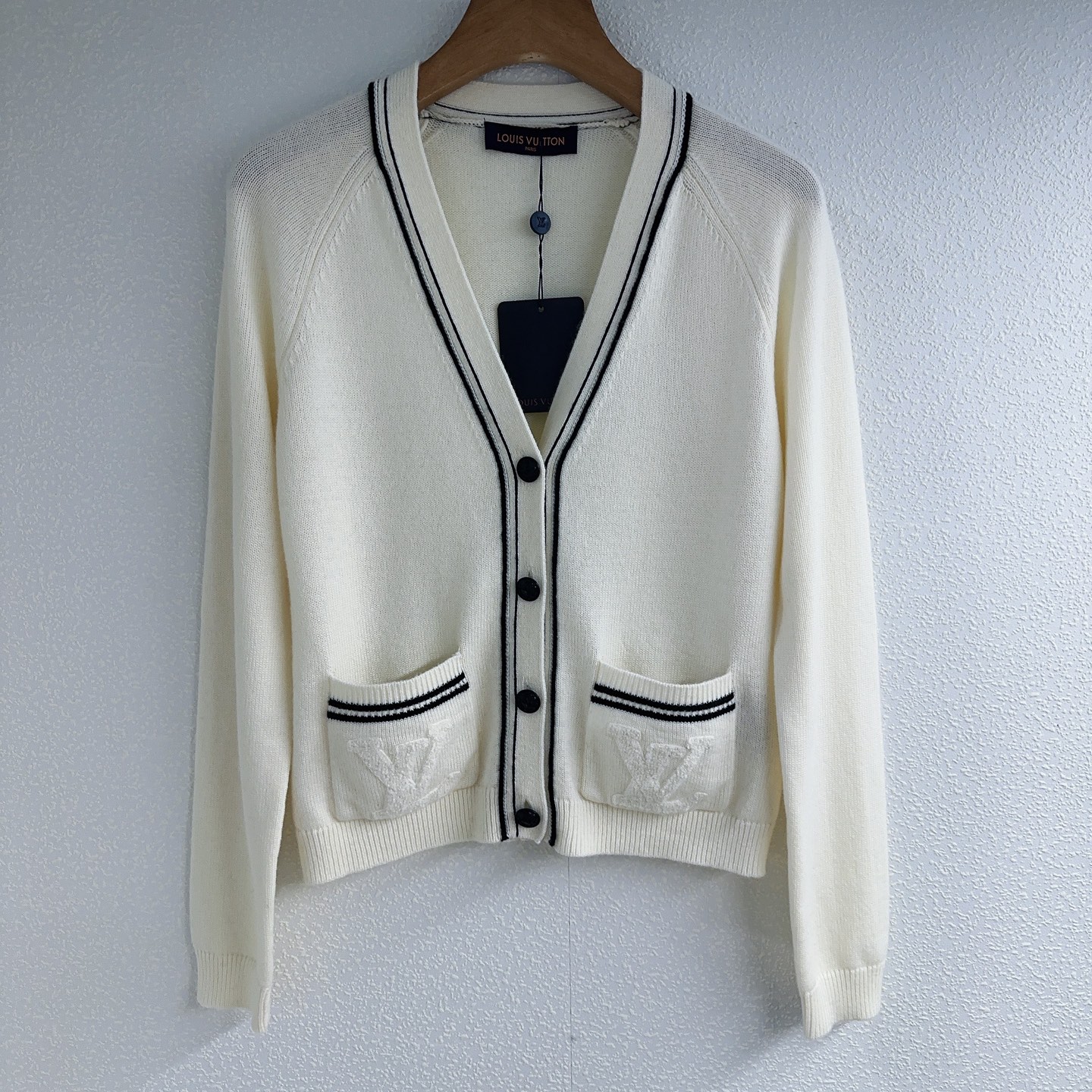 LV 25New V-Neck Knitted Cardigan XX25092504