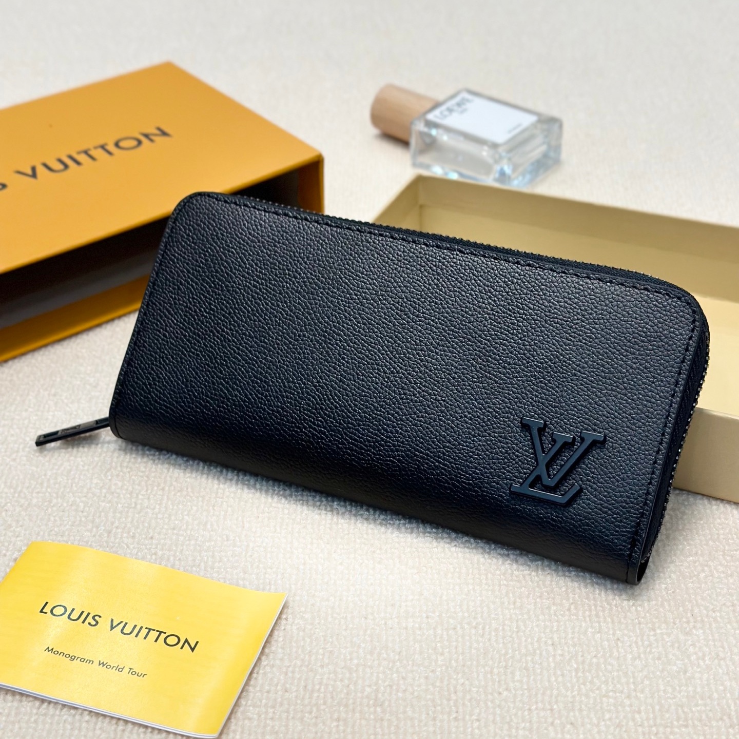 LV Zip - Around Leather Wallet YV25092513