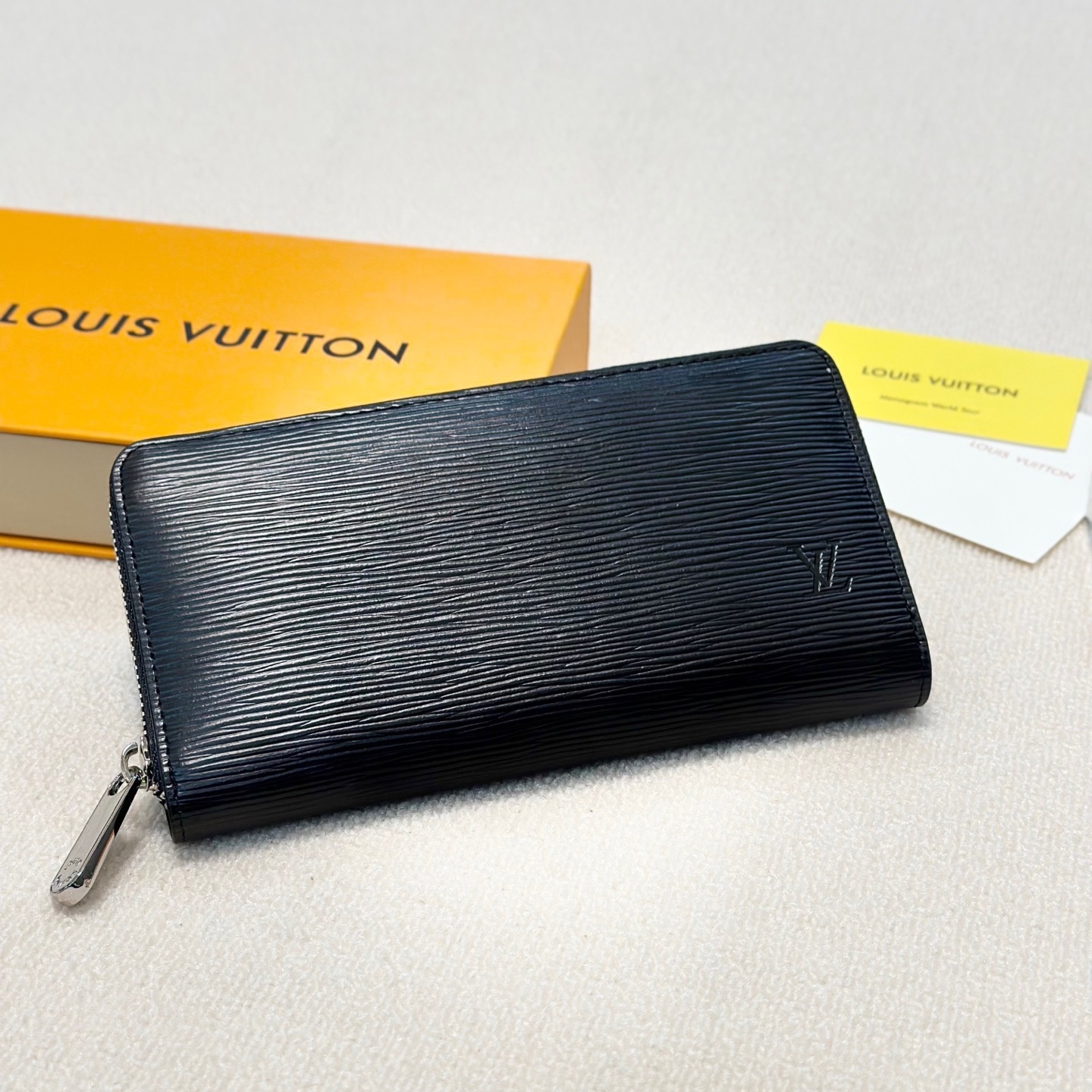 LV Epi Leather Zippy Wallet YV25092515