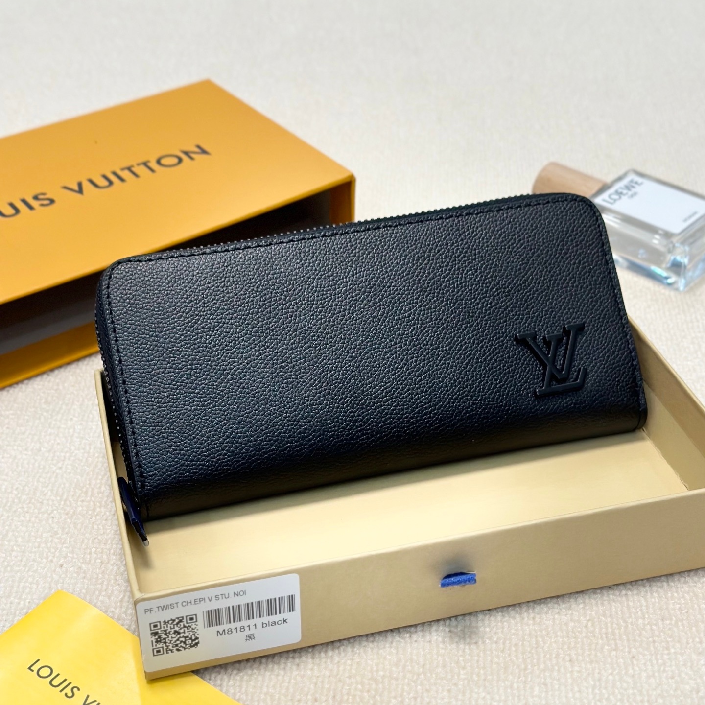 LV Zip - Around Leather Wallet YV25092513