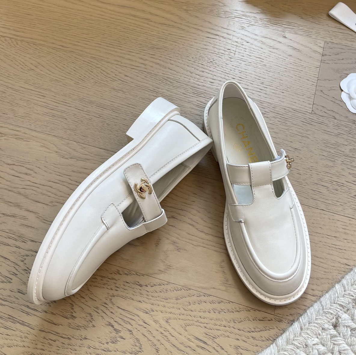 CH 25New Double C Logo Loafers AM25092605