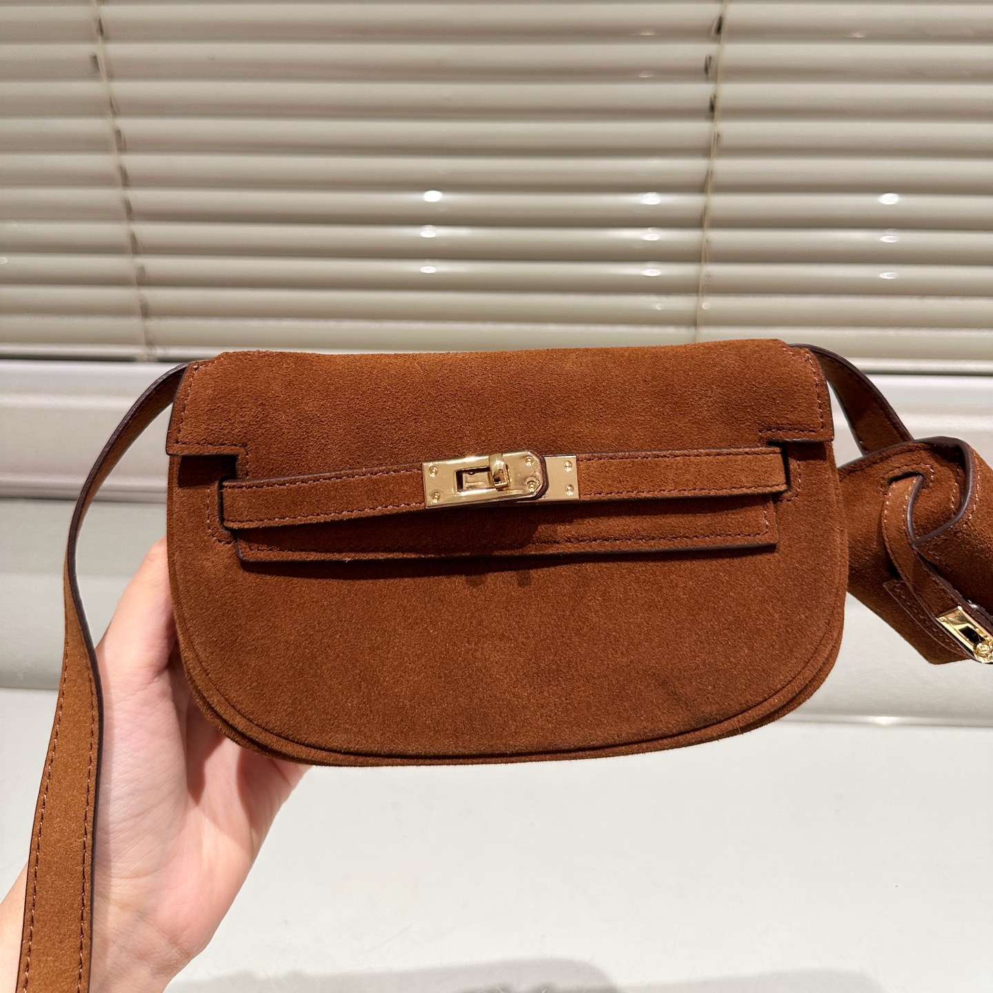 HM Suede Kelly Moove Bag YV25092710