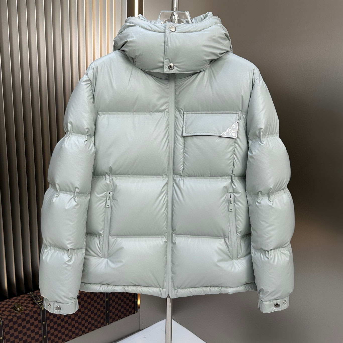 PRA Chest Triangle Small Logo Down Jacket AM25092701