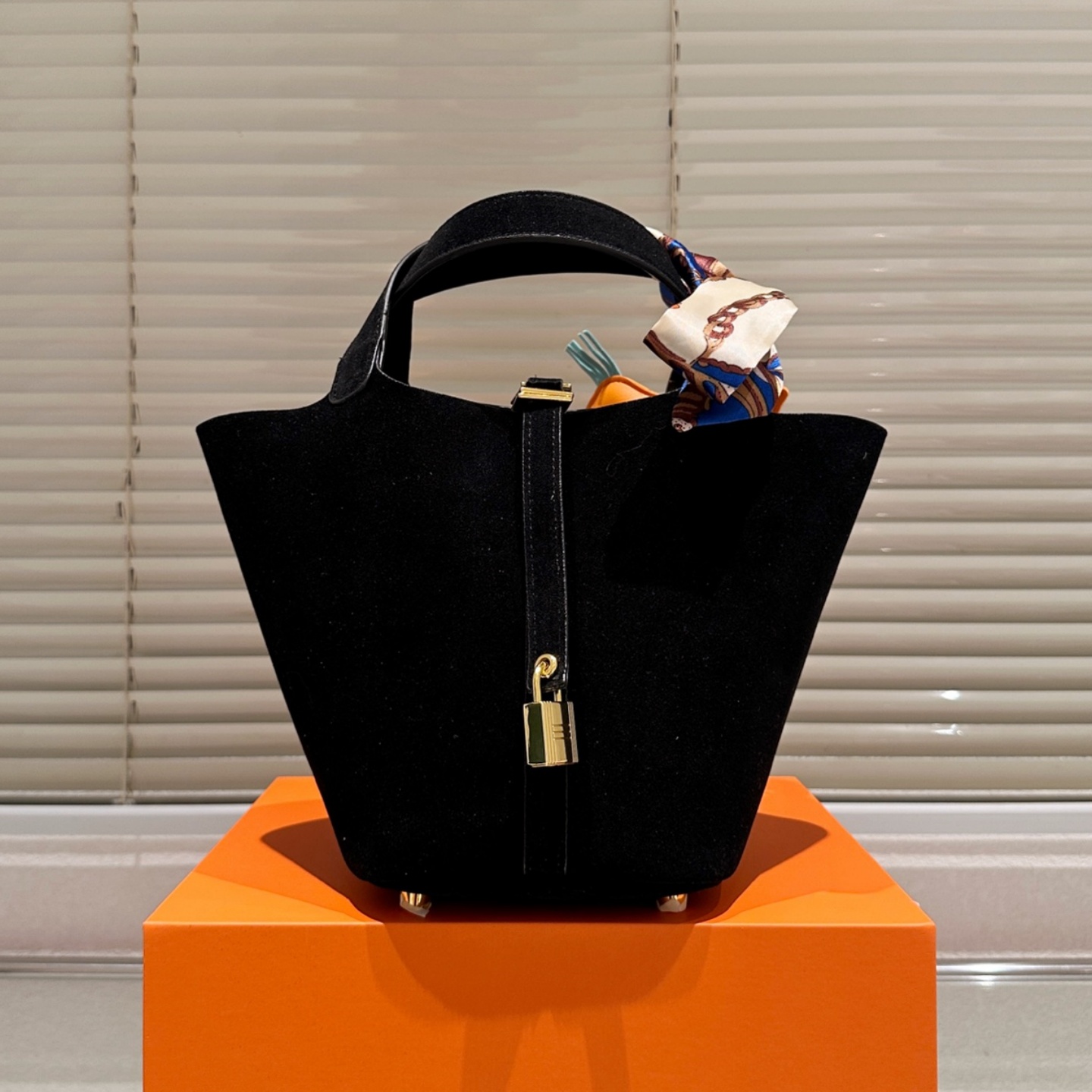 HM Suede Picotin Lock 18 Bag YV25092709