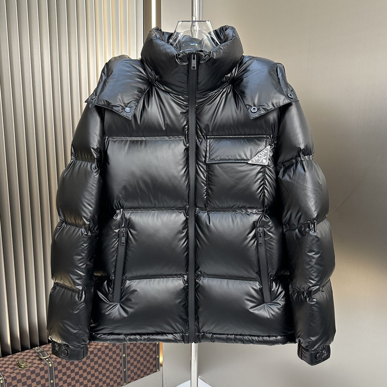 PRA Chest Triangle Small Logo Down Jacket AM25092701