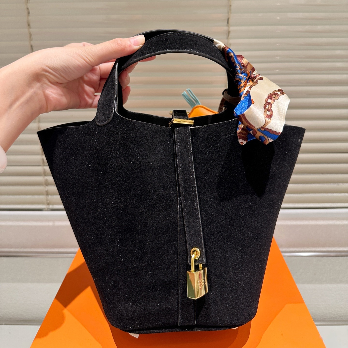 HM Suede Picotin Lock 18 Bag YV25092709