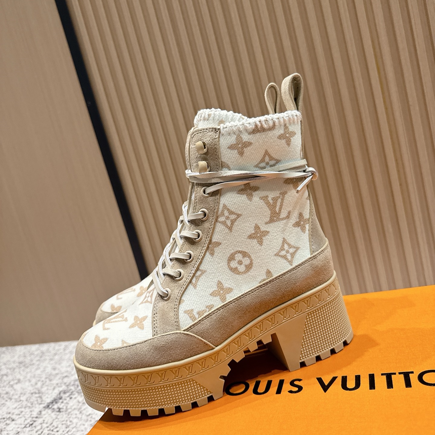 LV Chunky-Heel Desert Boots YV25092908