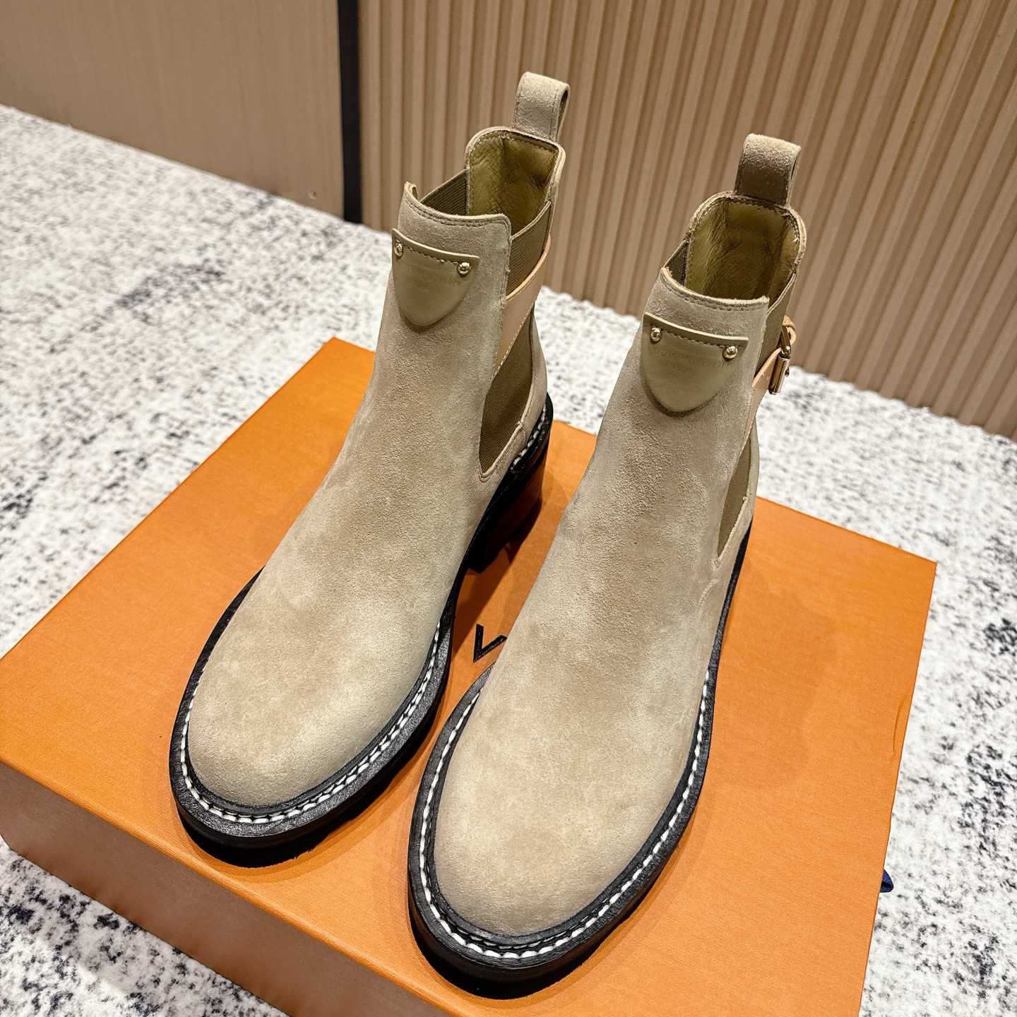 LV Women's Suede Chelsea Boots YV25092902