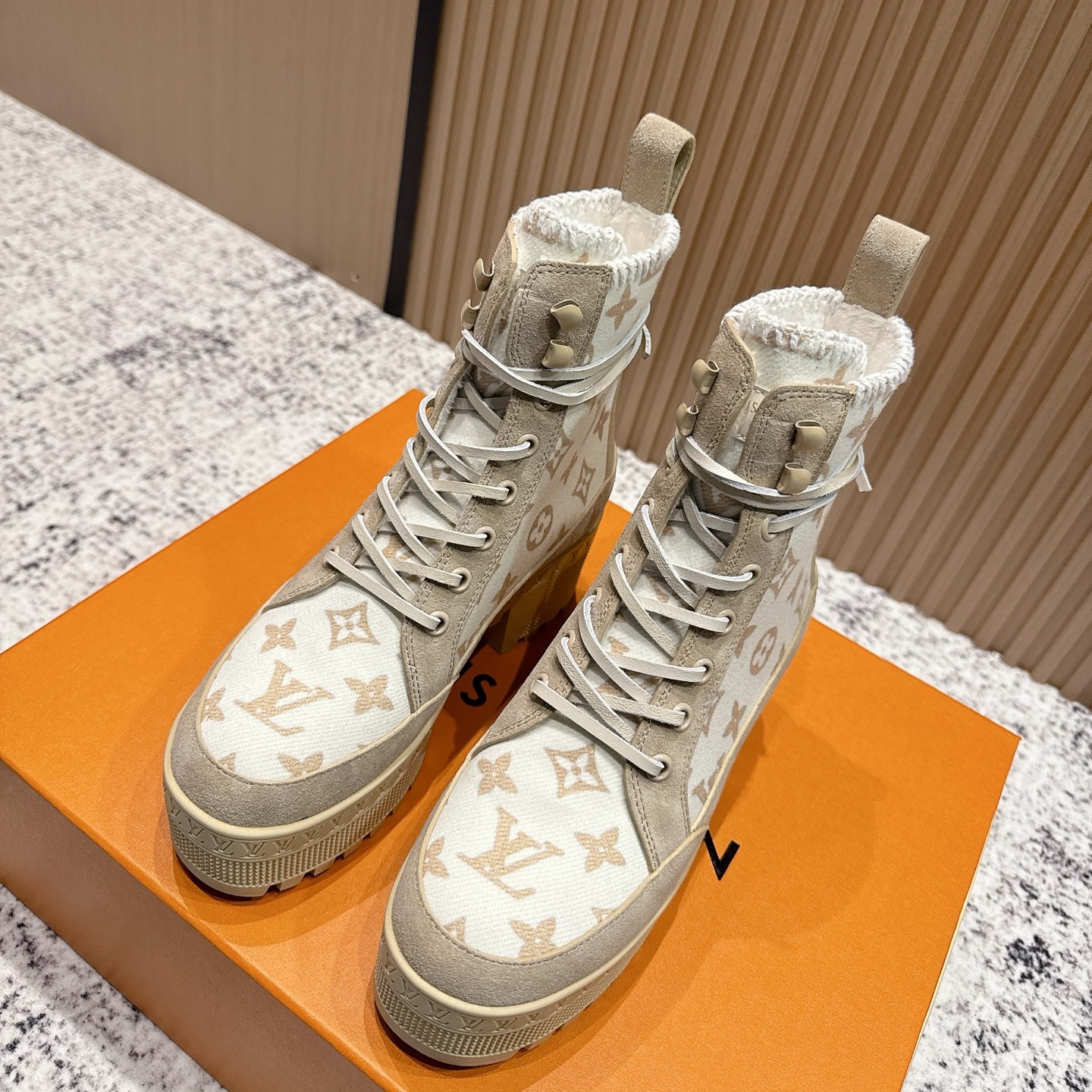 LV Chunky-Heel Desert Boots YV25092908