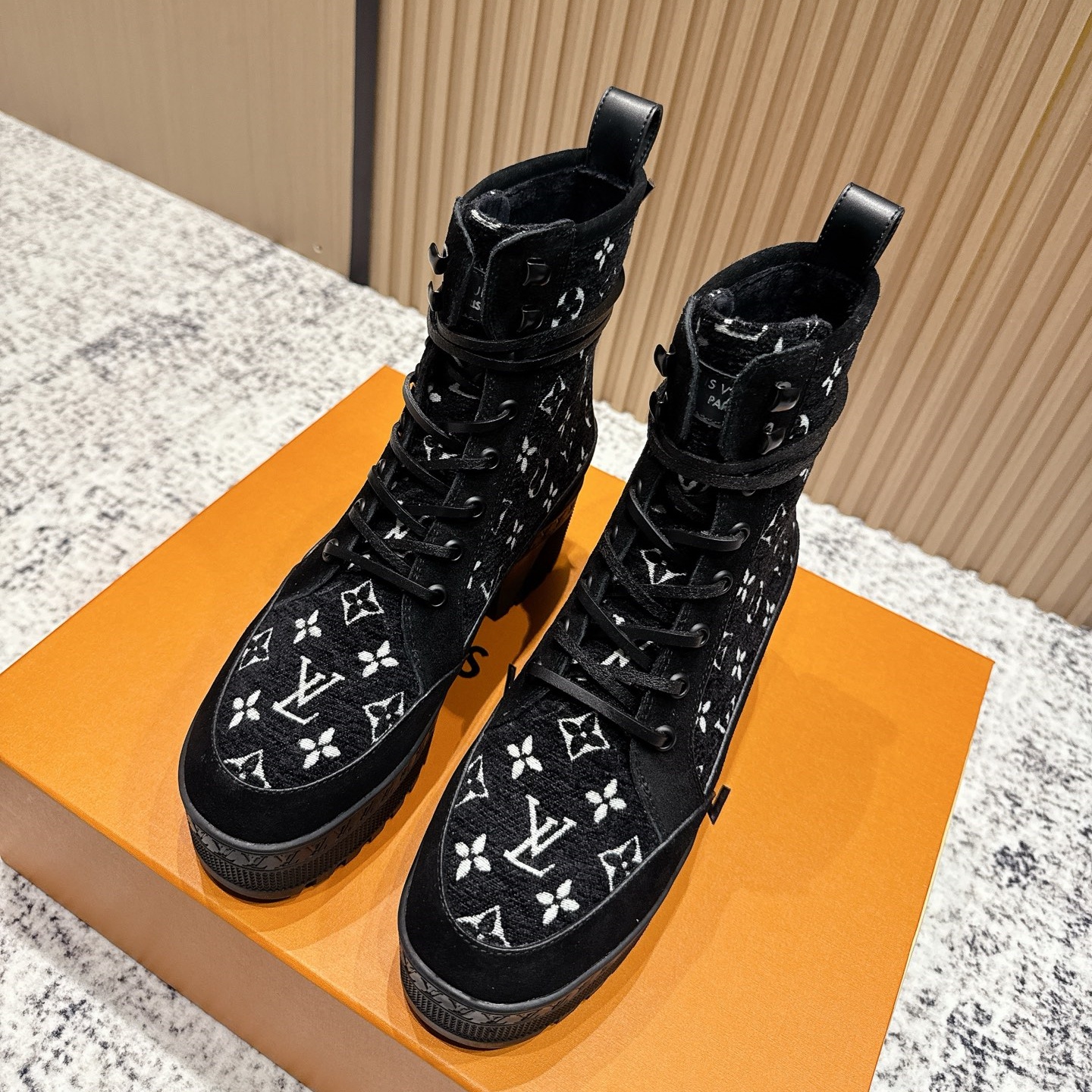 LV Chunky-Heel Desert Boots YV25092909