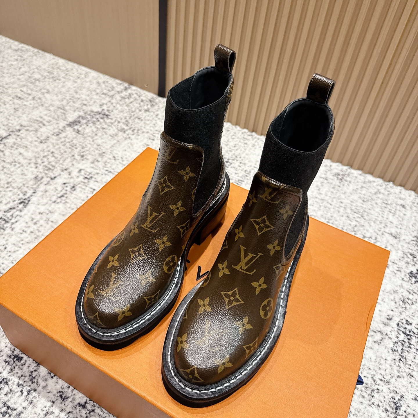 LV Women's Chelsea Boots YV25092901