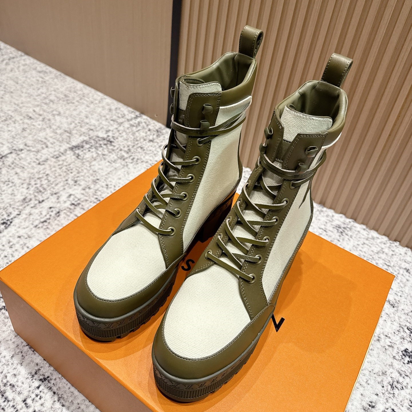 LV Chunky-Heel Desert Boots YV25092911