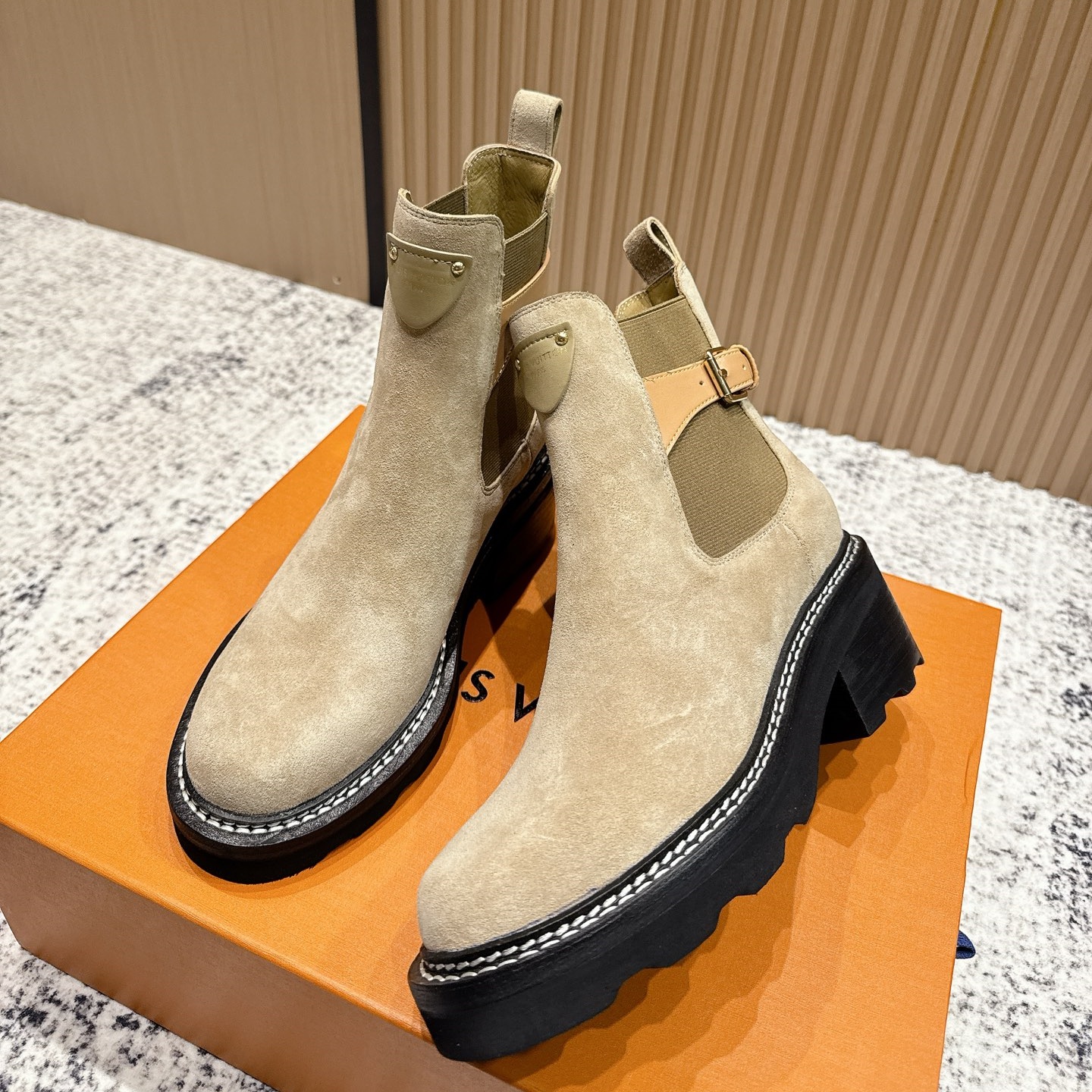 LV Women's Suede Chelsea Boots YV25092902