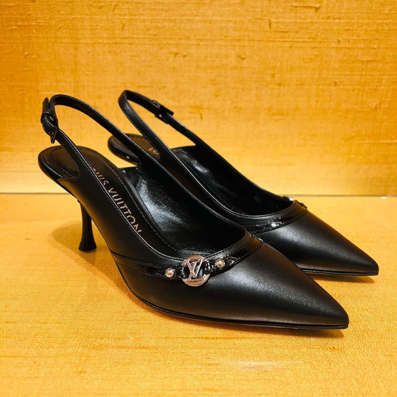 LV Pointed-Toe Slingback Pumps YV25093017