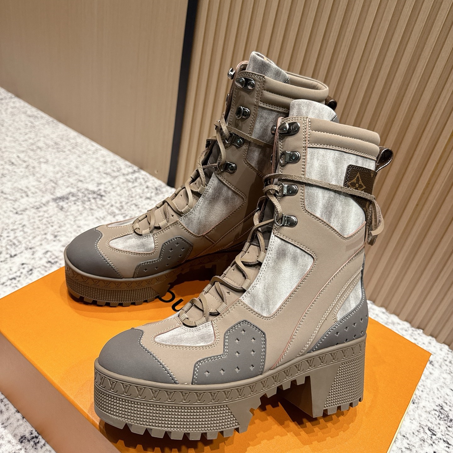 LV Chunky-Heel Desert Boots YV25093003