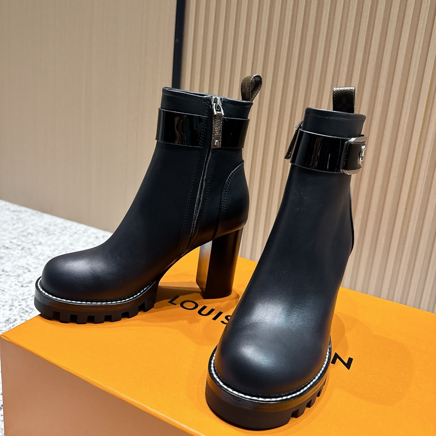 LV  High-Heel Ankle Boots YV25093011