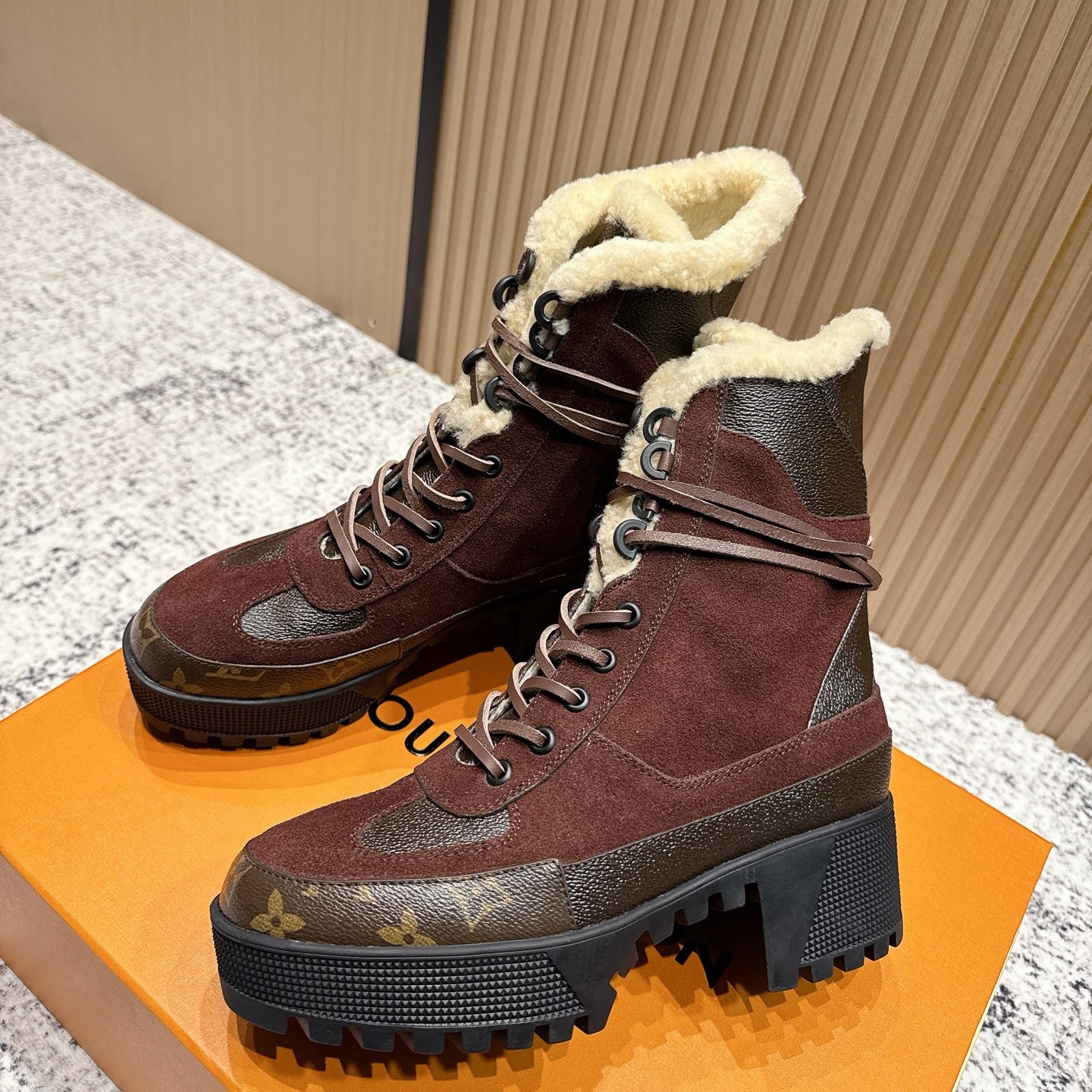 LV Chunky-Heel Wool Lining Desert Boots YV25093002