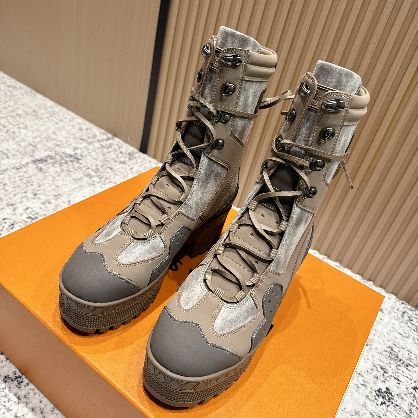 LV Chunky-Heel Desert Boots YV25093003