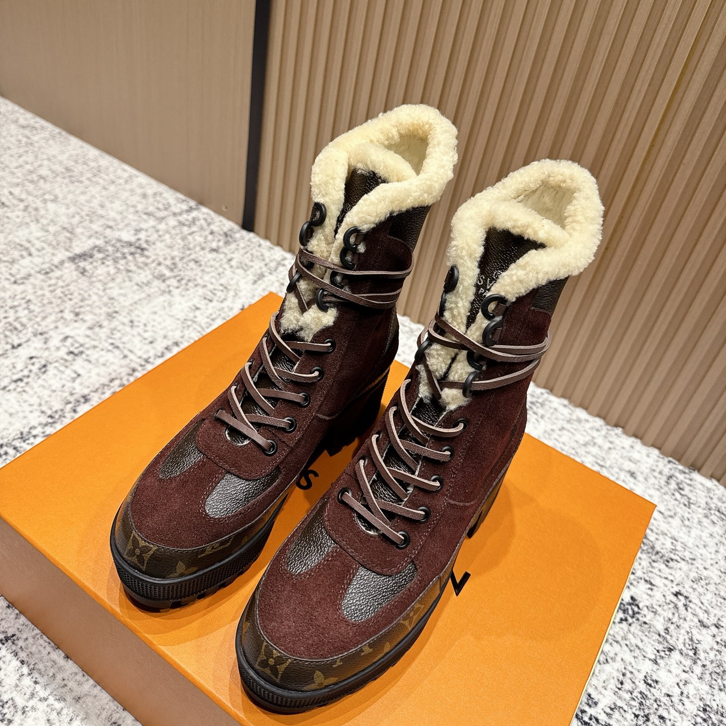 LV Chunky-Heel Wool Lining Desert Boots YV25093002