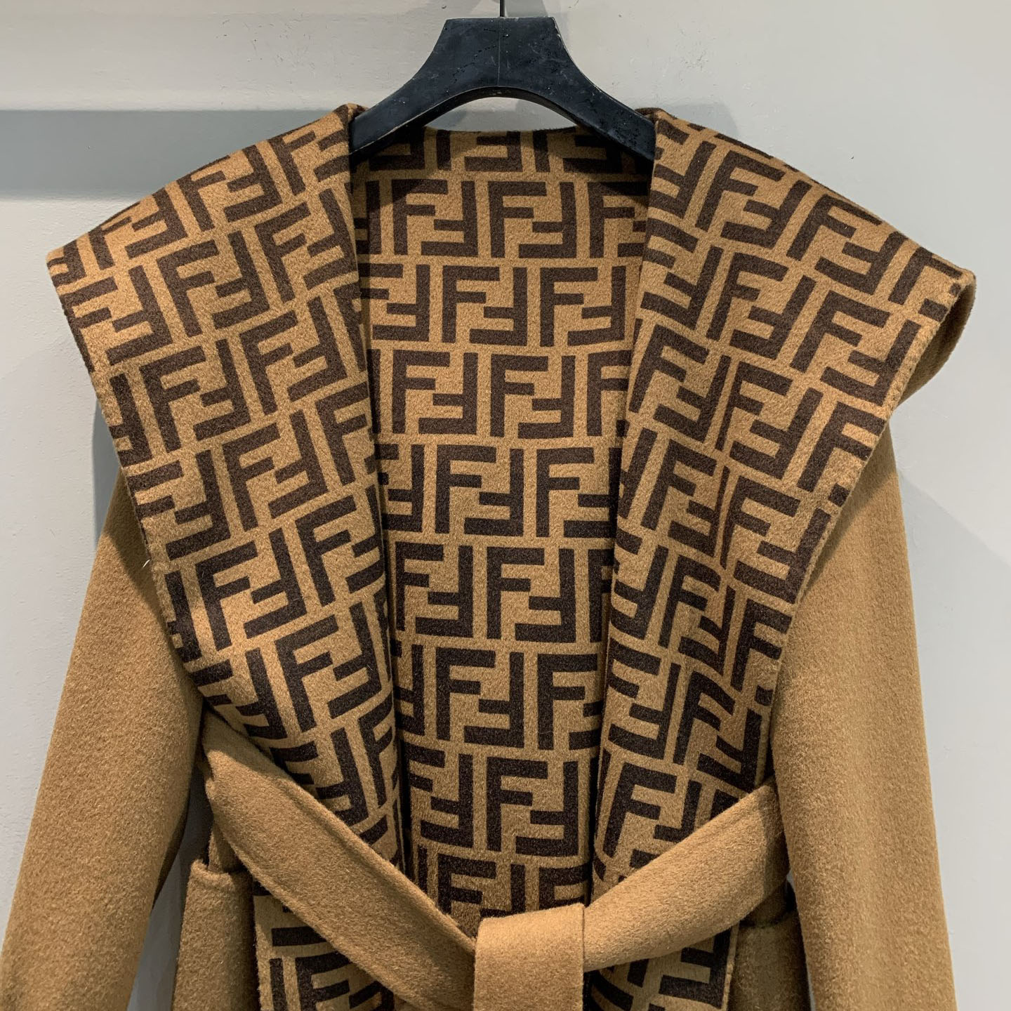 FD 25New Color-Block Hooded Short Coat AM25100208