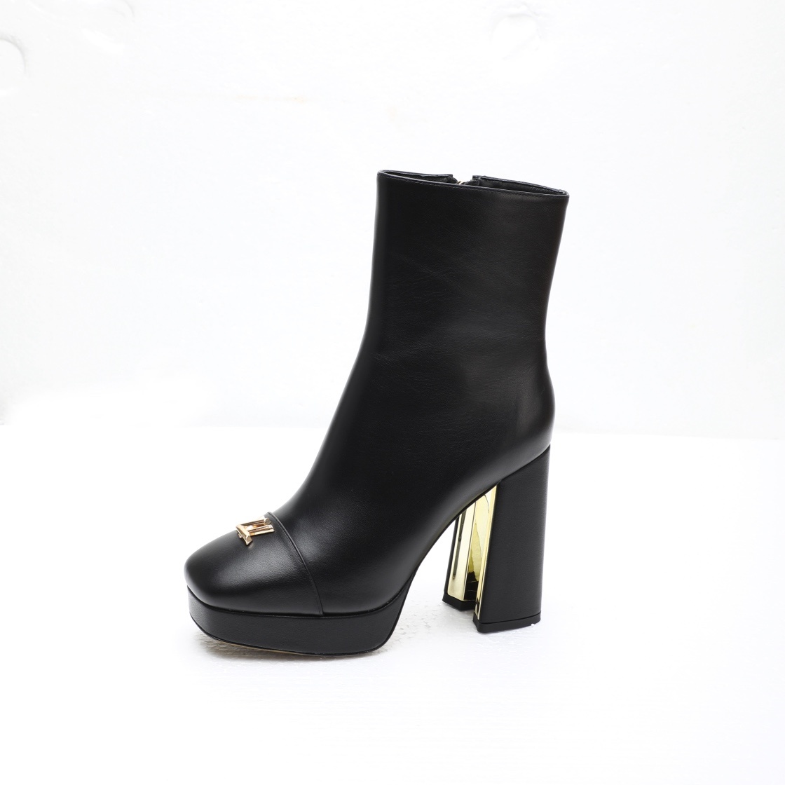 LV  Runway-Inspired Ankle Boots YV25100206