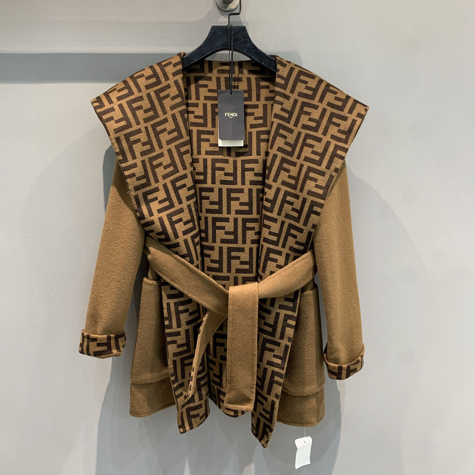 FD 25New Color-Block Hooded Short Coat AM25100208