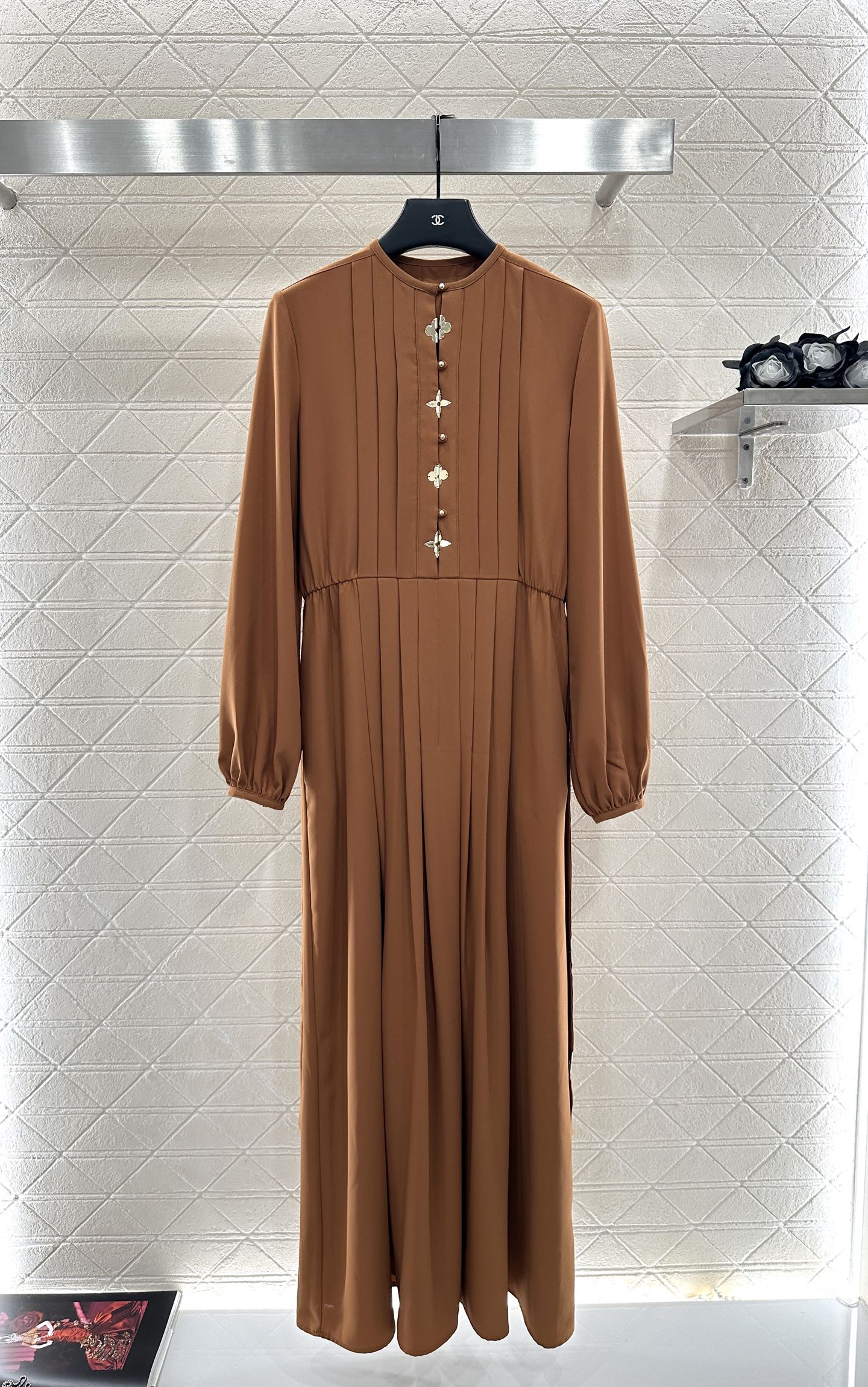 LV Four-Leaf Clover Pleated Dress AM25100421