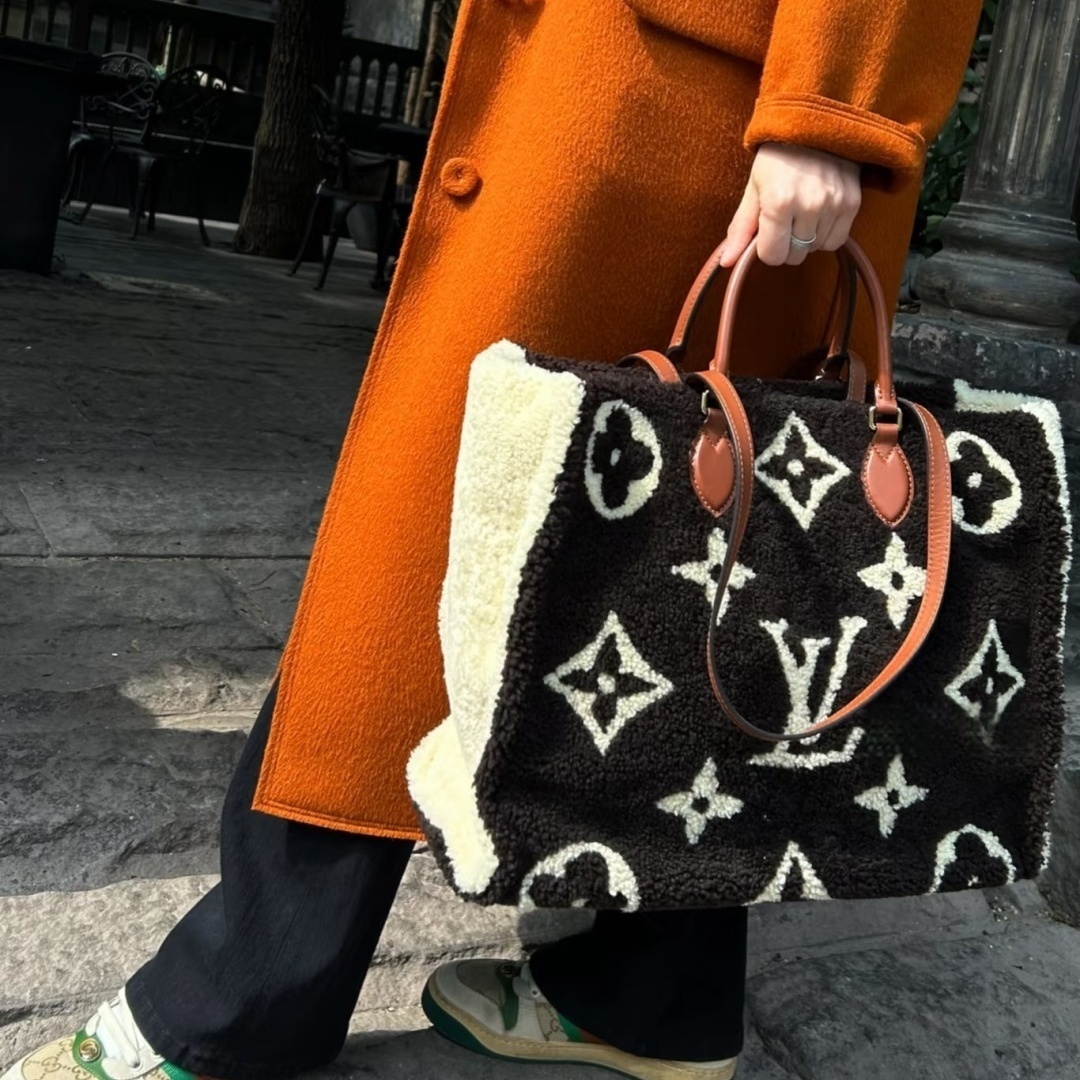 LV Plush Monogram Tote YV25100402