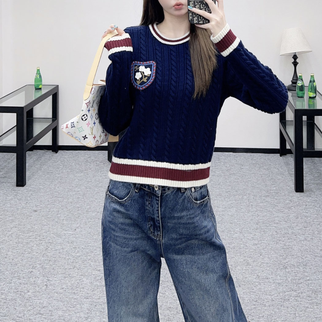 CH Round-Neck Color-Block Knit Sweater AM25100417