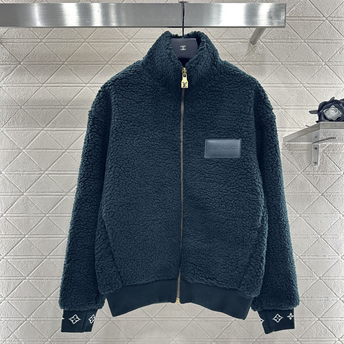 LV Women's Fashion Plush Coat AM25100407