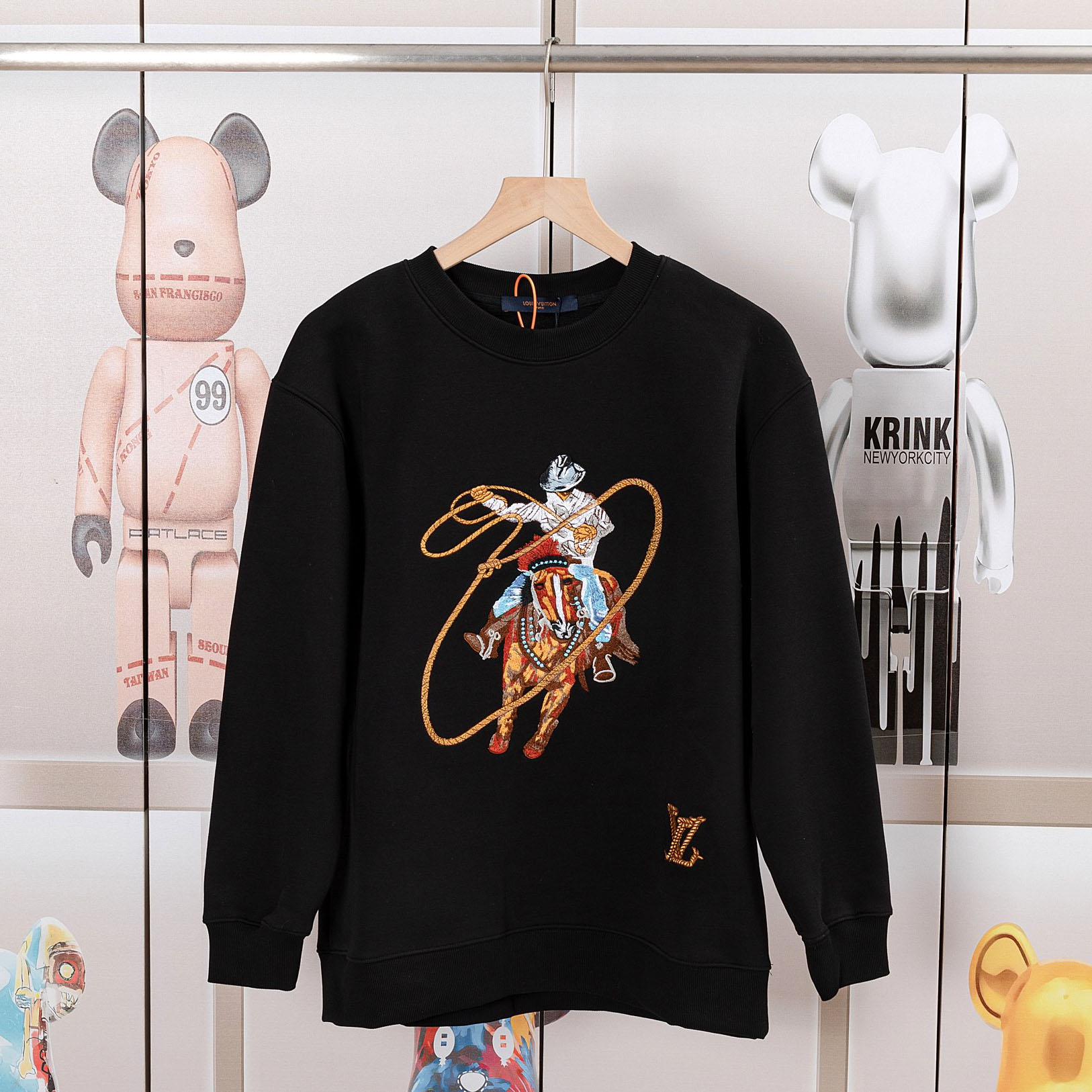LV 25New Front & Back Embroidered Crew Neck Sweatshirt XX25100502