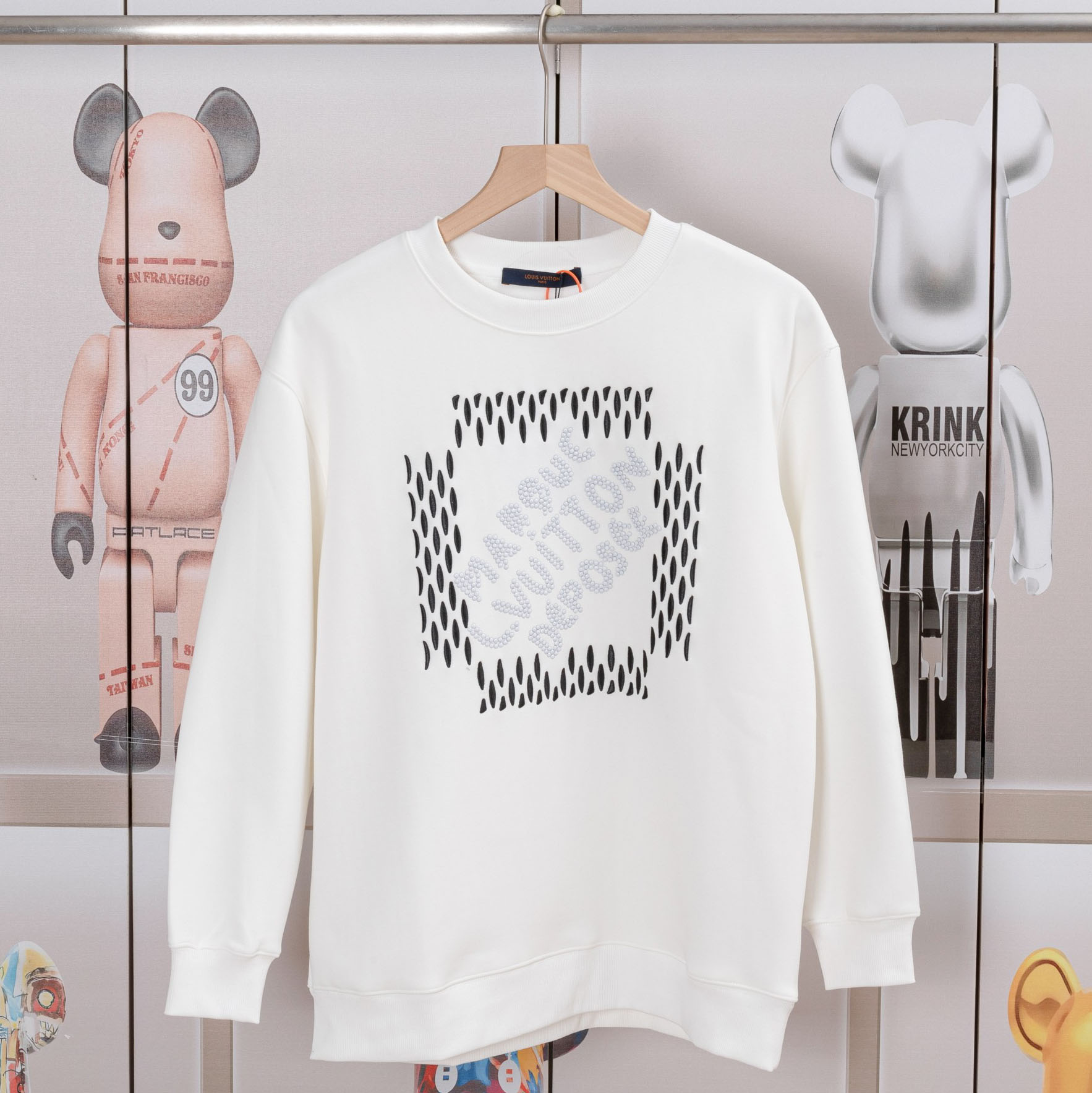 LV Embroidered and Beaded Crew Neck Sweatshirt AM25100424