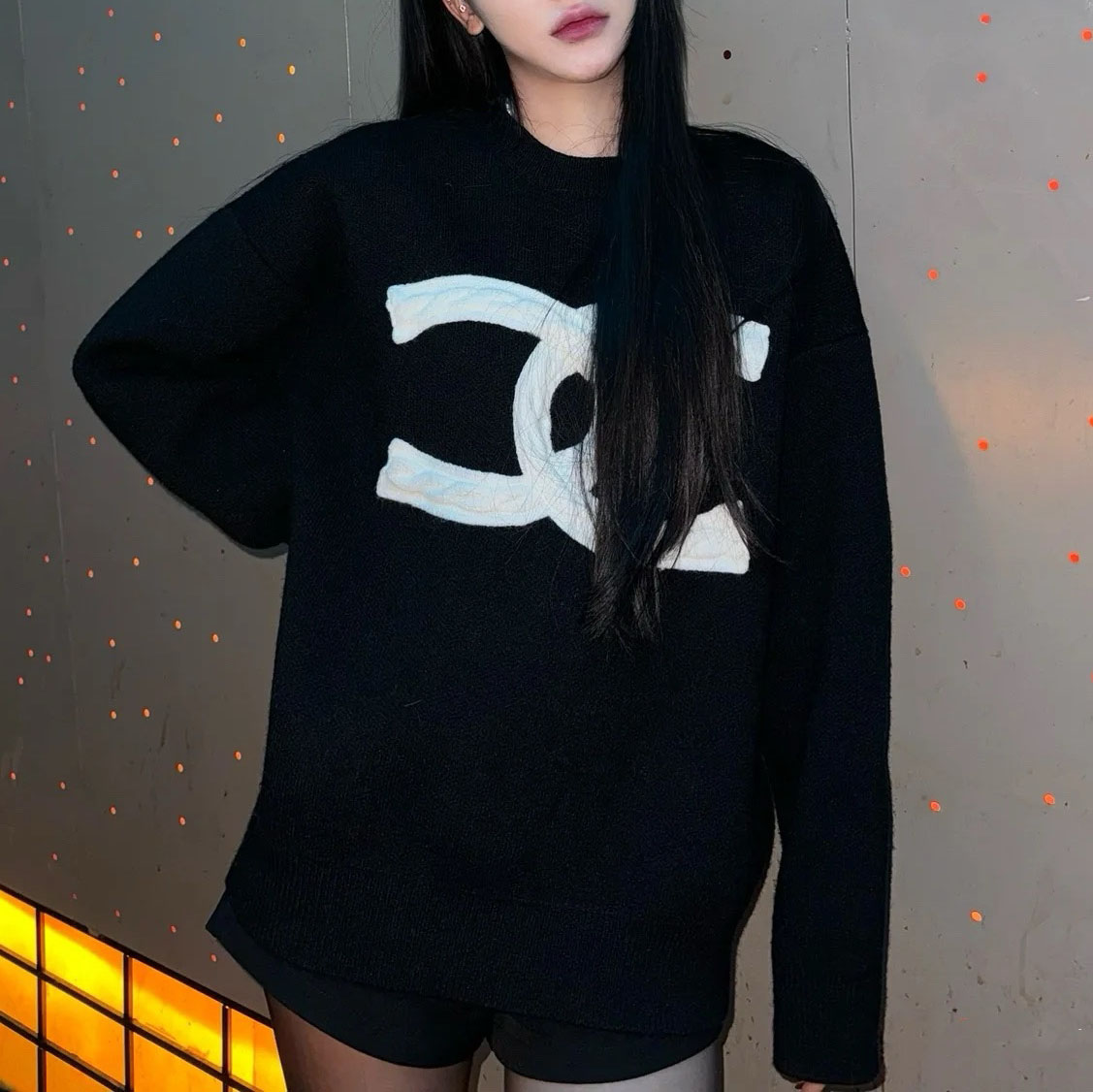 CH Cable-Knit Large Logo Crew Neck Long Sweater XX25100505