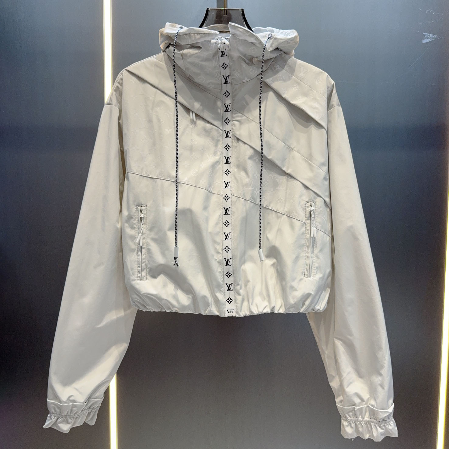 LV Women's Fashion Windbreaker AM25100802