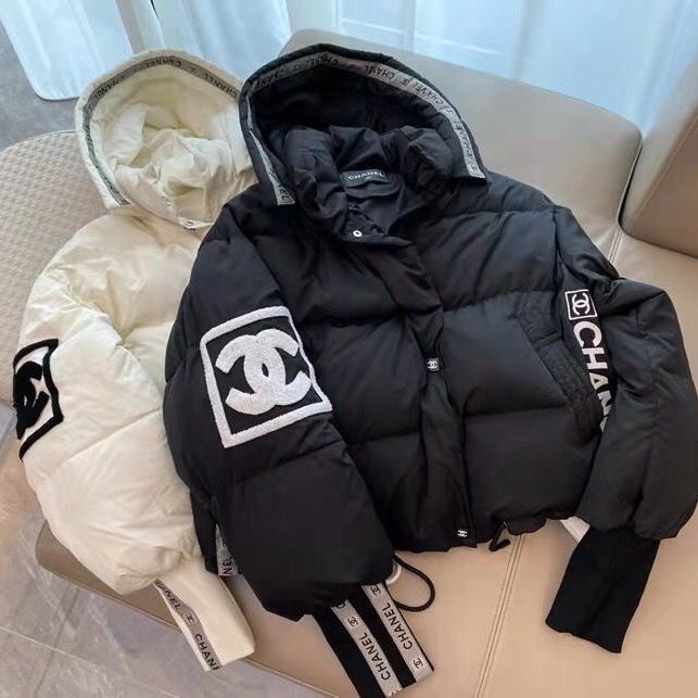 CH Classic Double C Logo Hooded Puffer Jacket AM25101303