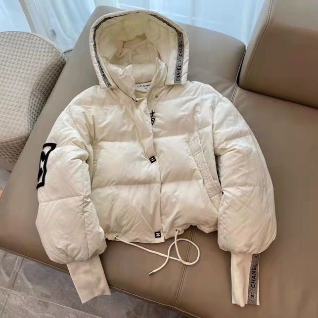 CH Classic Double C Logo Hooded Puffer Jacket AM25101303