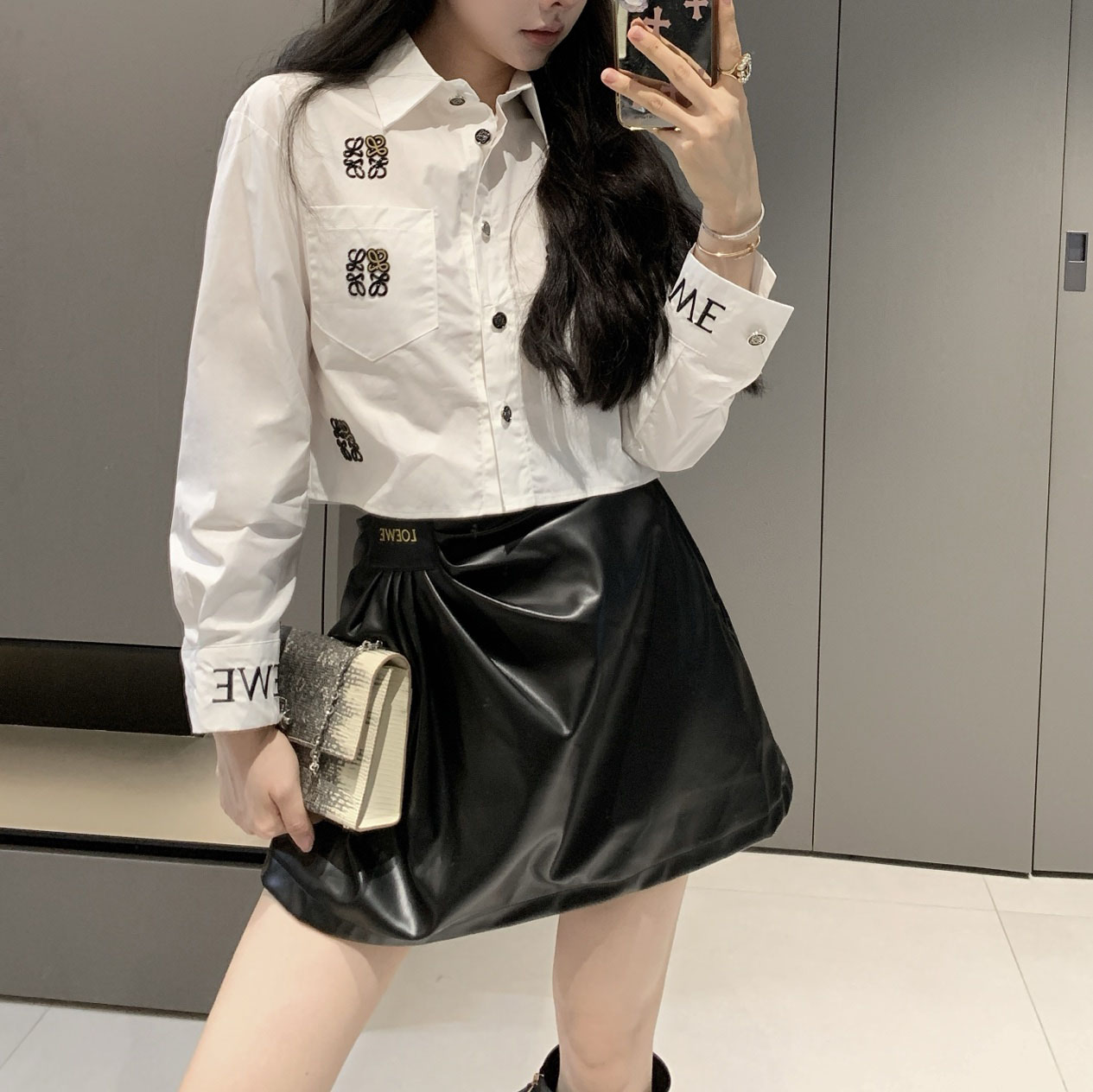 Loe Women's Plain Short Sleeve Blouse with Mini Logo AM25102019