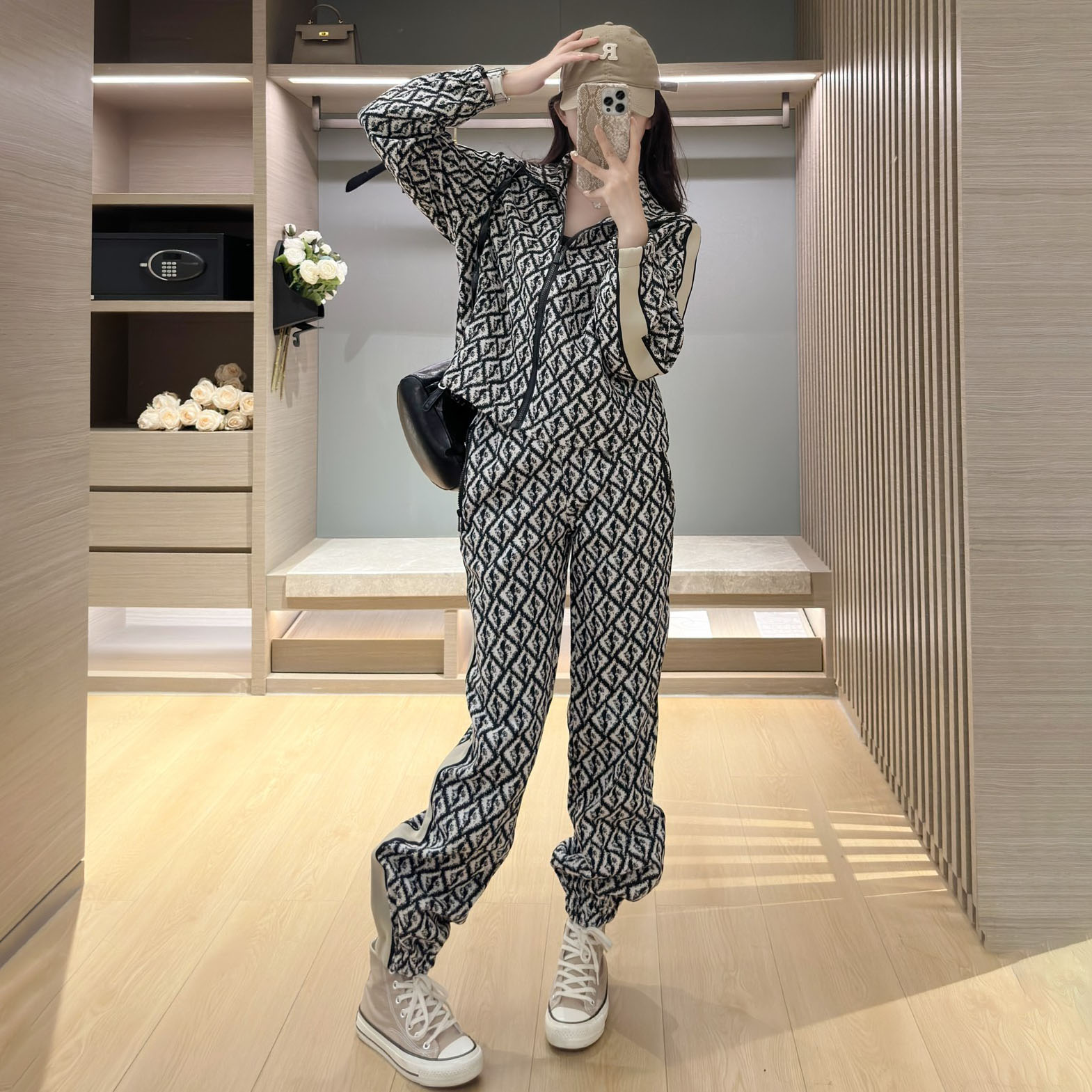 FD Casual Sportswear Set with Black and White Contrast Color and Double-F Jacquard Pattern XX25102308