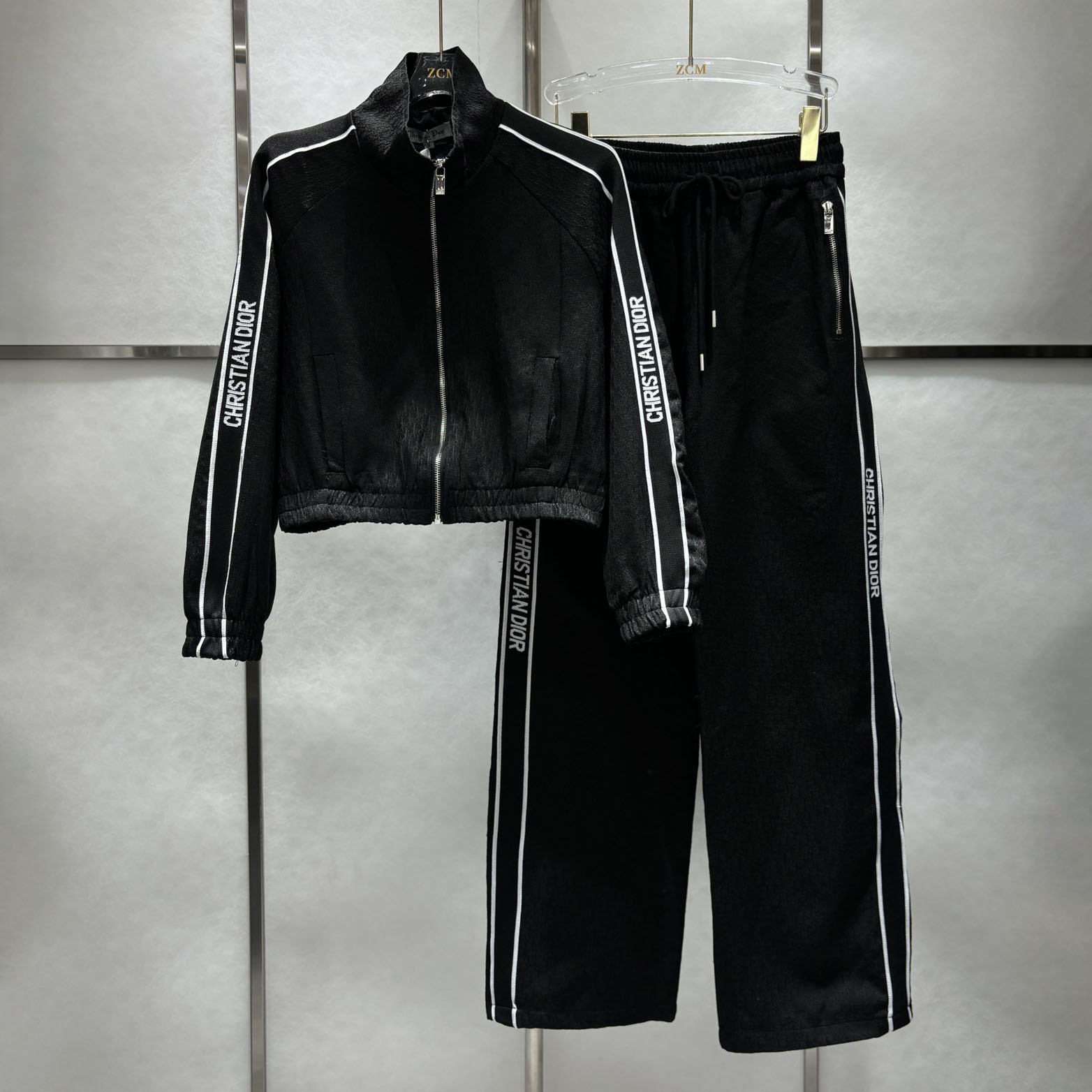 CD Classic Casual Tracksuit with Subtle Logo Pattern XX25102501