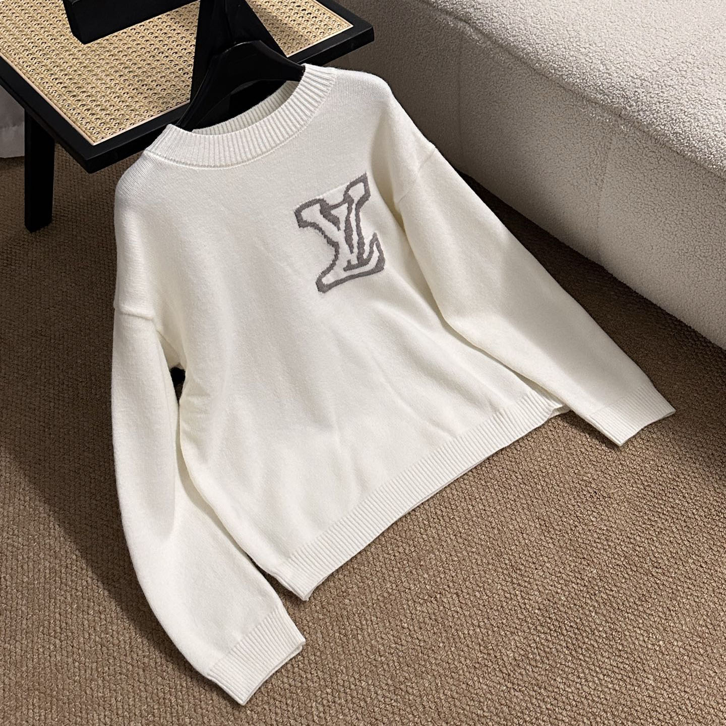 LV White Knitted Pullover with Double-Sided Logo XX25102506