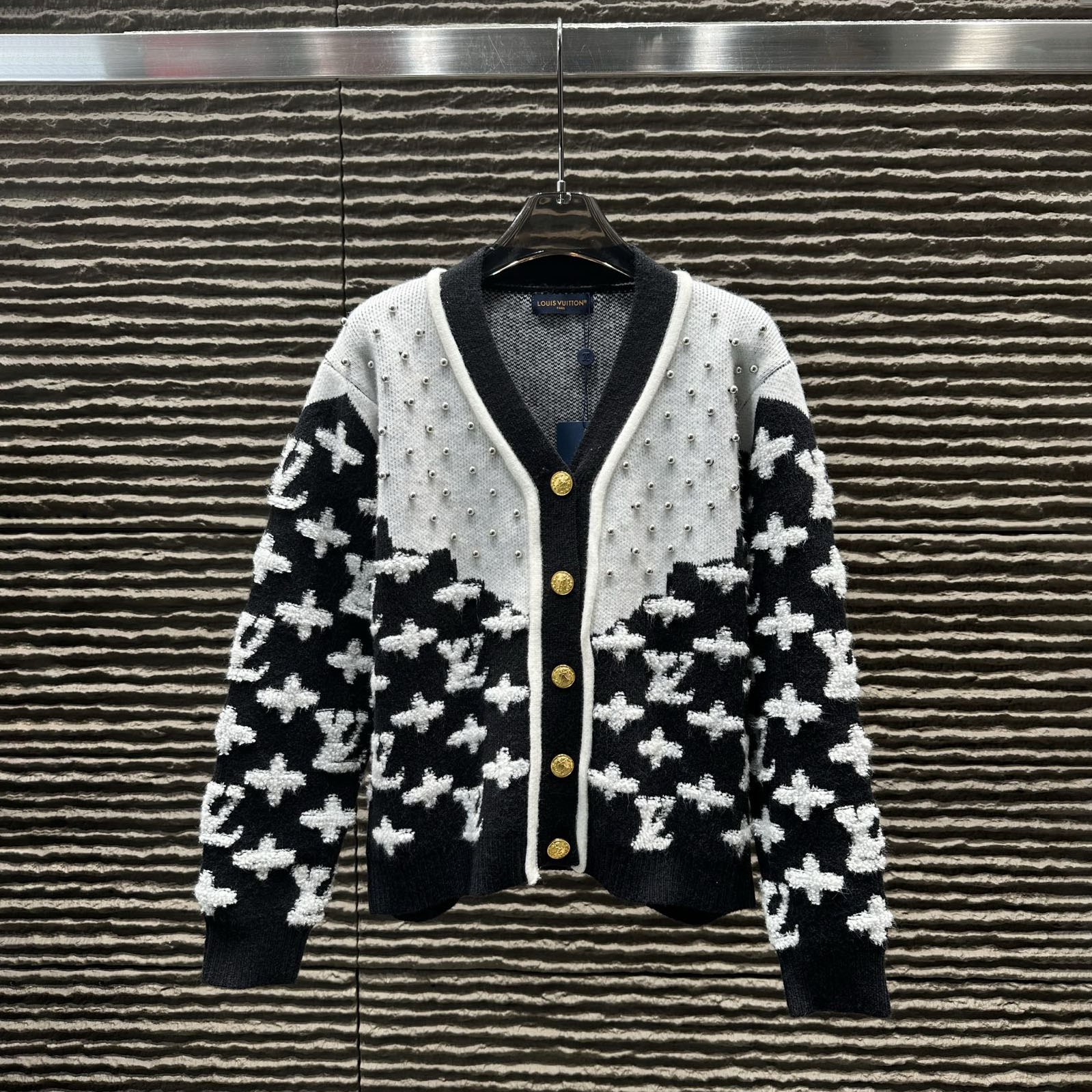 LV Black & White Contrast Knit Cardigan XX25102616