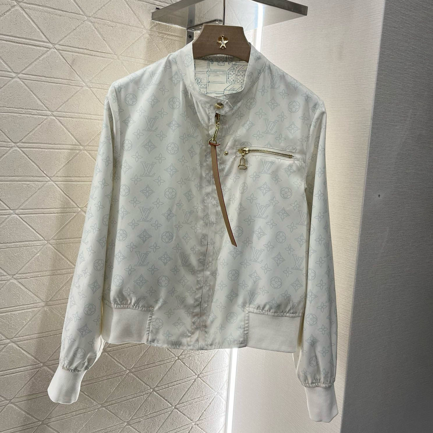 LV Classic White Reversible Jacket XX25102620