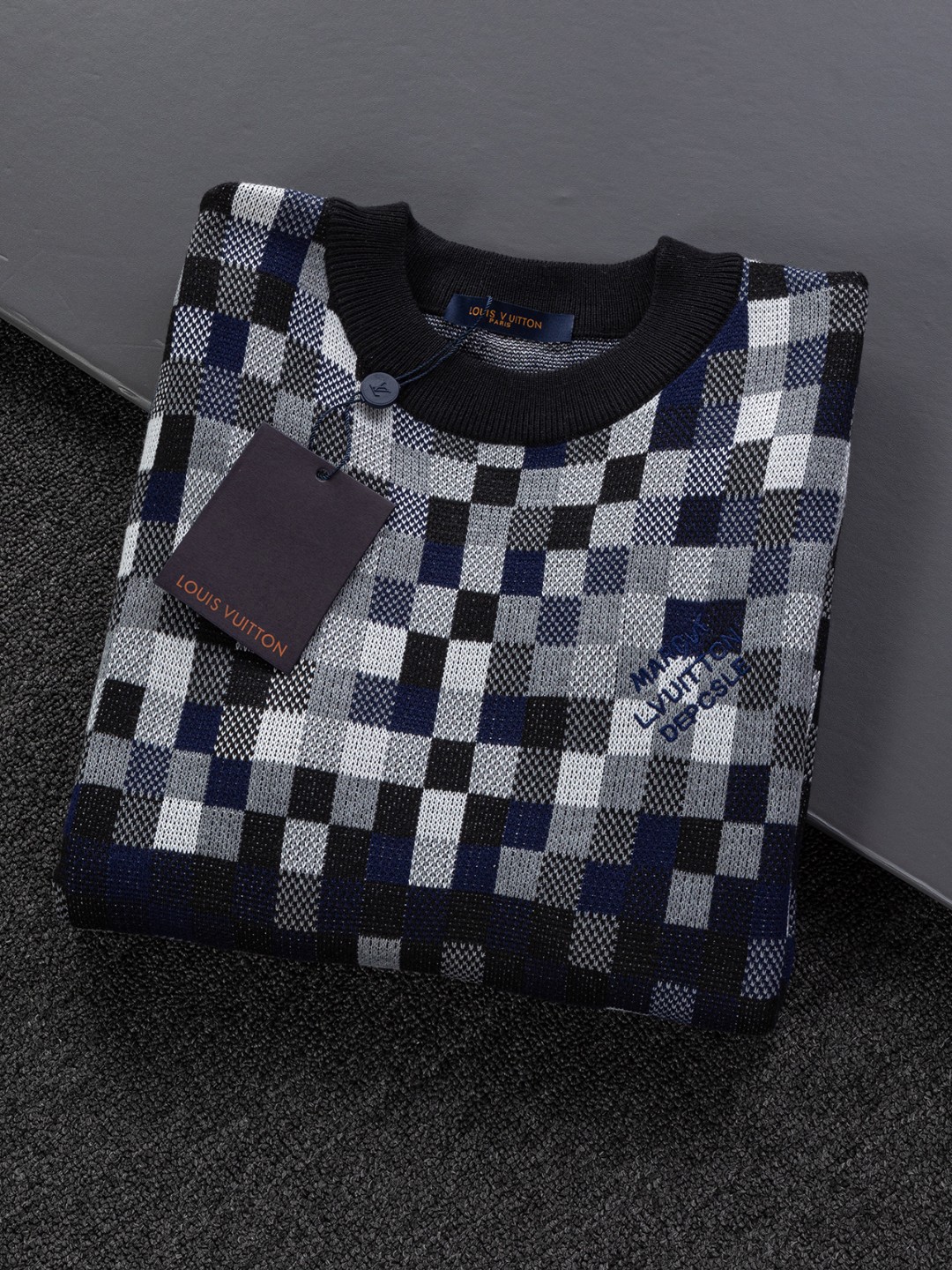 LV Fashion - Forward Round Neck Sweater with Camouflage Mosaic Pattern XX25102720