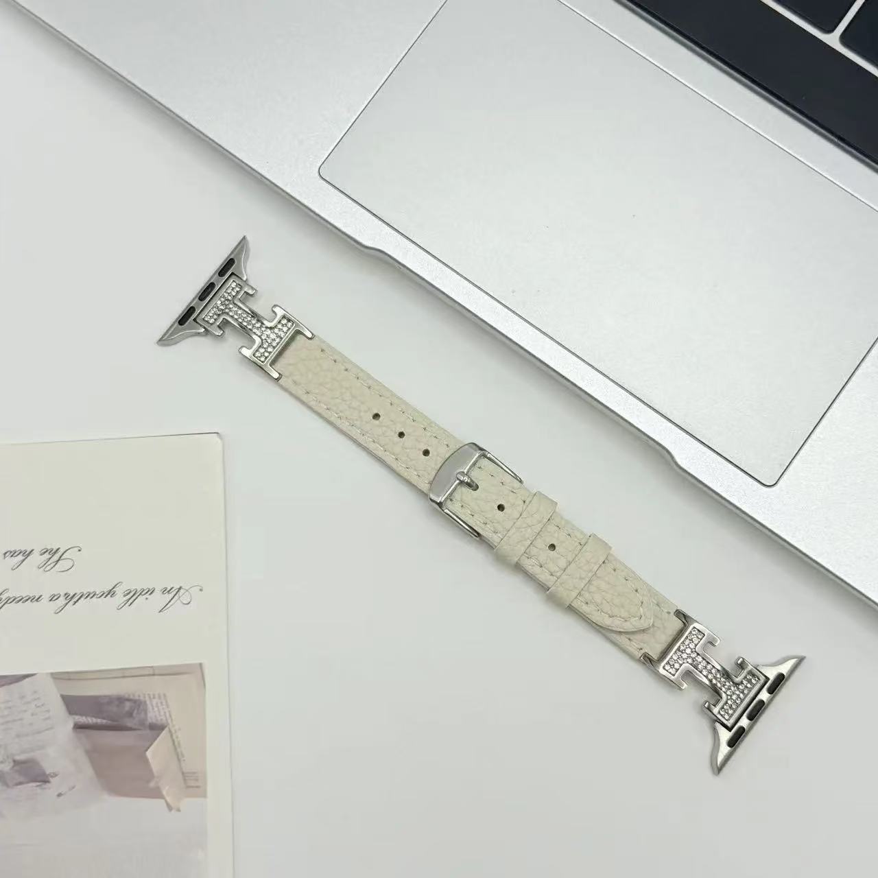 HM  Pebbled Leather H-Buckle Diamond-embellished Band YPD25102701