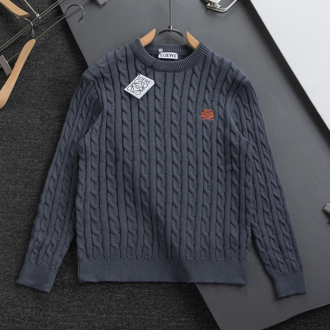 LOE Classic Crew Neck Knitted Pullover with Logo Embroidery XX25102721