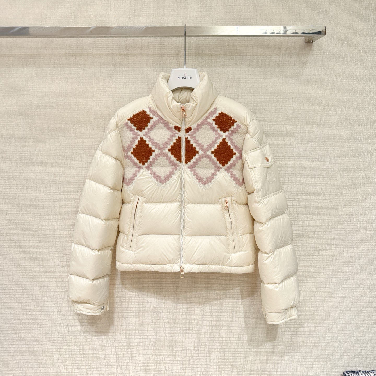 Mcl Luxe Hand-Knit Embroidery Cropped Puffer Coat XX25102704