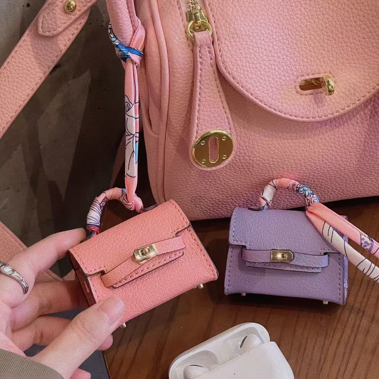 HM Kelly-inspired Mini Earphone Case YPD25102814